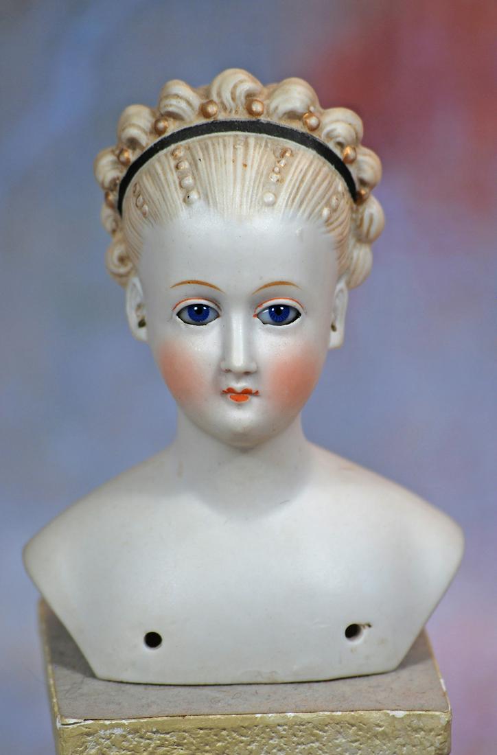 FINE GLASS-EYED BISQUE SHOULDER HEAD WITH RARE COIFFURE (1 of 2)