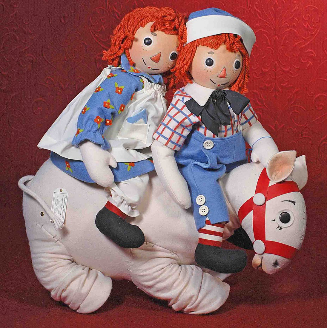 R. JOHN WRIGHT “PREMIERE RAGGEDY ANN & ANDY” MATCH: R. JOHN WRIGHT “PREMIERE RAGGEDY ANN & ANDY” MATCHED PAIR. 17”. All felt with leather covered button eyes, wool yarn hair, rotating neck joint, floppy arms and inset gusset joints at hips and kn