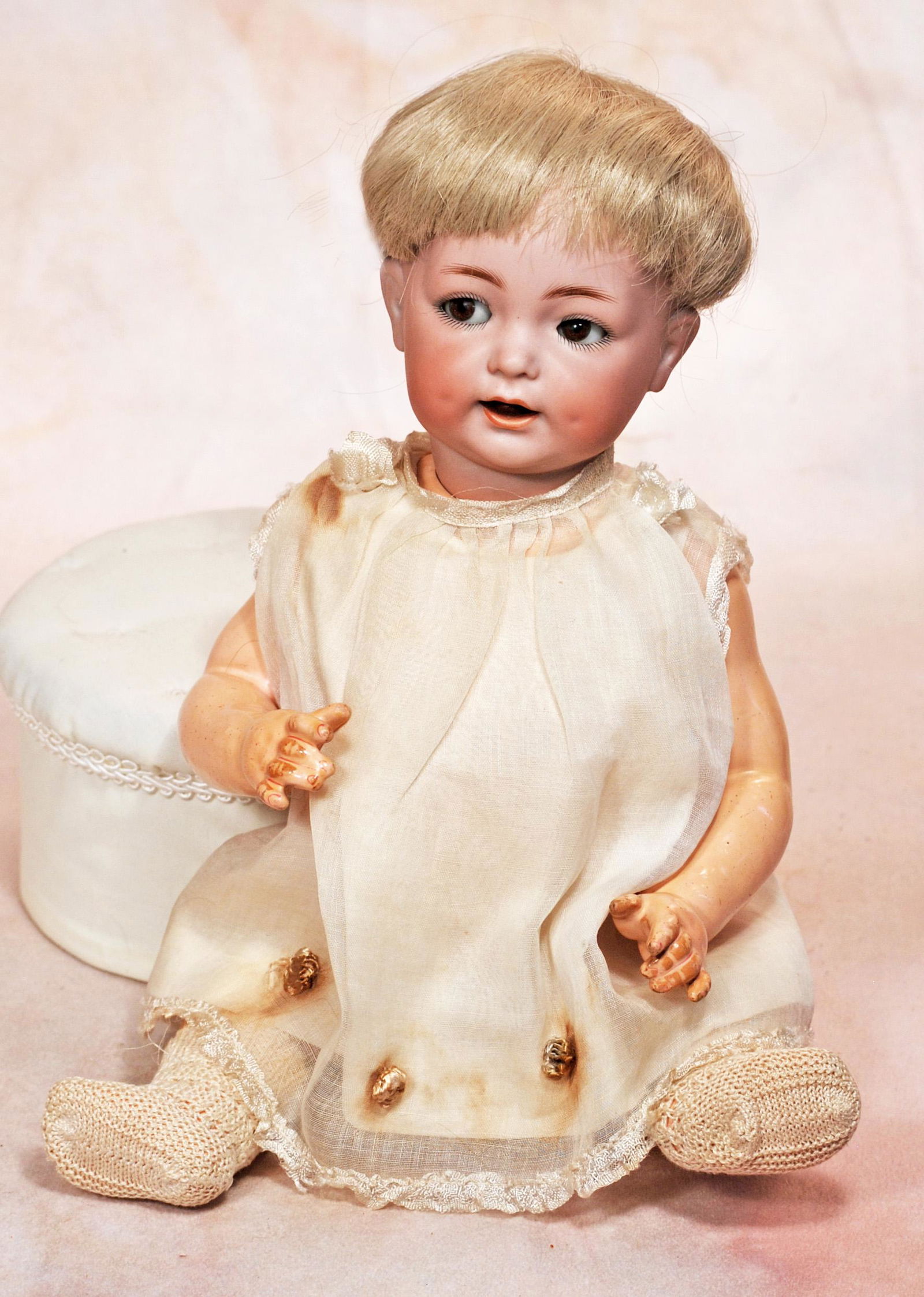 KAMMER & REINHARDT, 122, FLIRTY-EYED CHARACTER BABY: KAMMER & REINHARDT, 122, FLIRTY-EYED CHARACTER BABY. 13 ½”. Marks: K * R Simon & Halbig 122. Bisque socket head, brown flirty and sleep eyes, painted lashes, feathered brows, deep cheek dim