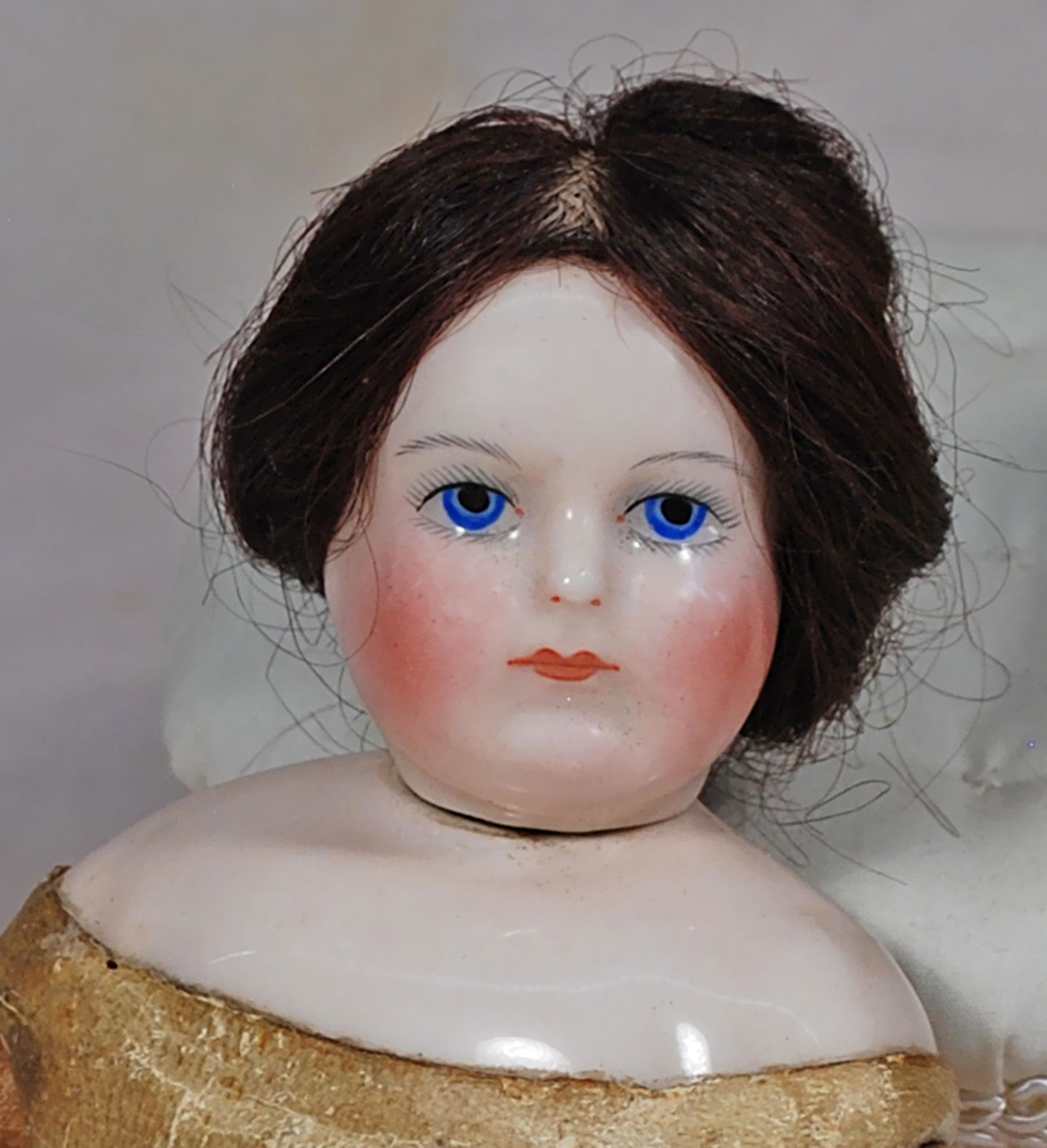 FRENCH PORCELAIN POUPEE WITH SWIVIEL NECK BY LEONTINE ROHMER. (1 of 2)