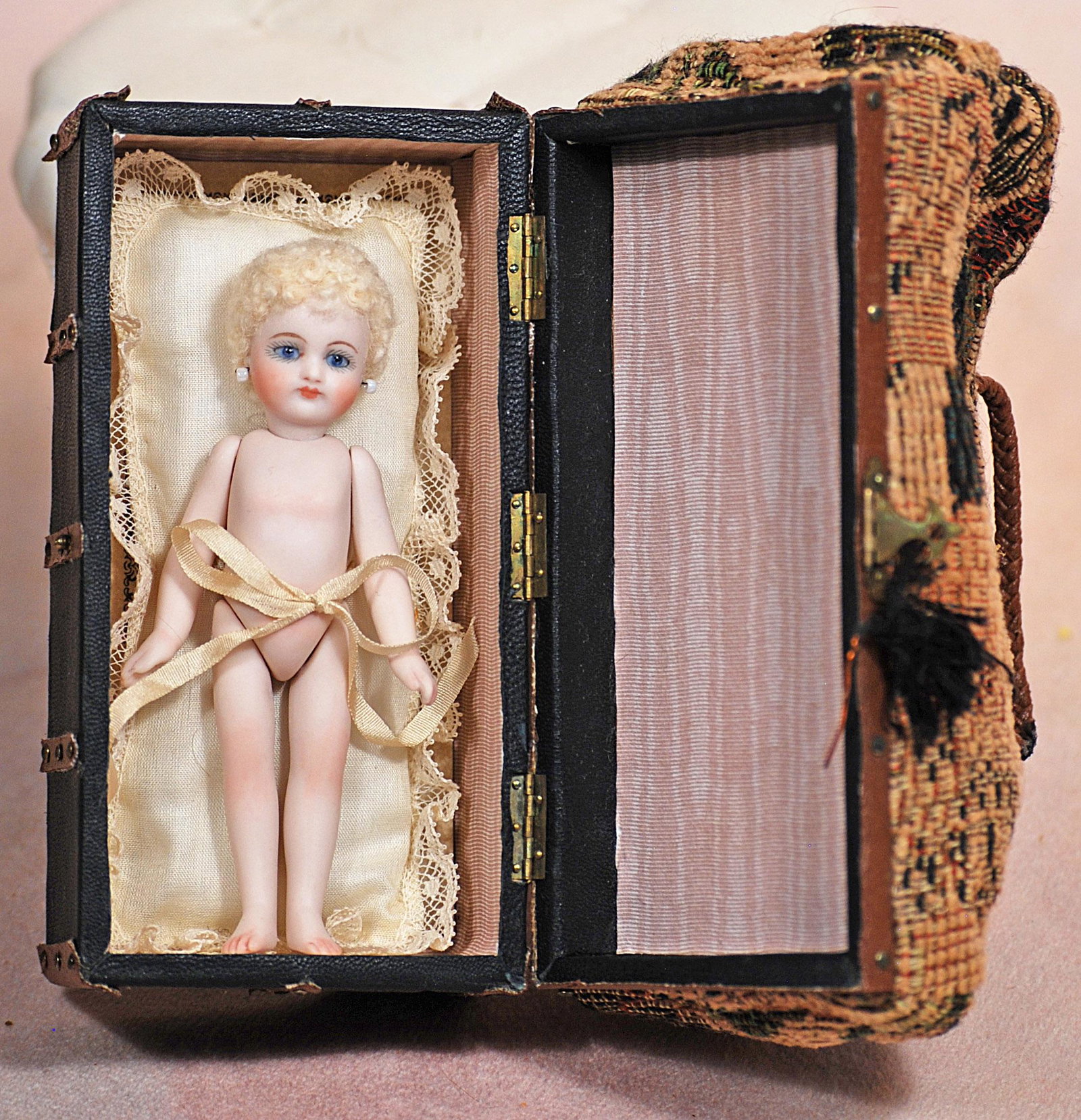 ALL-BISQUE “LISETTE” BY CATHY HANSEN (1 of 1)