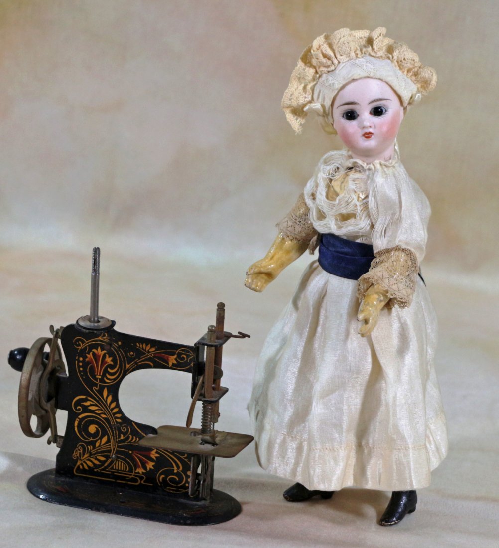 PETITE GERMAN BISQUE DOLL BY MYSTERY MAKER & SEWING MACHINE (1 of 1)