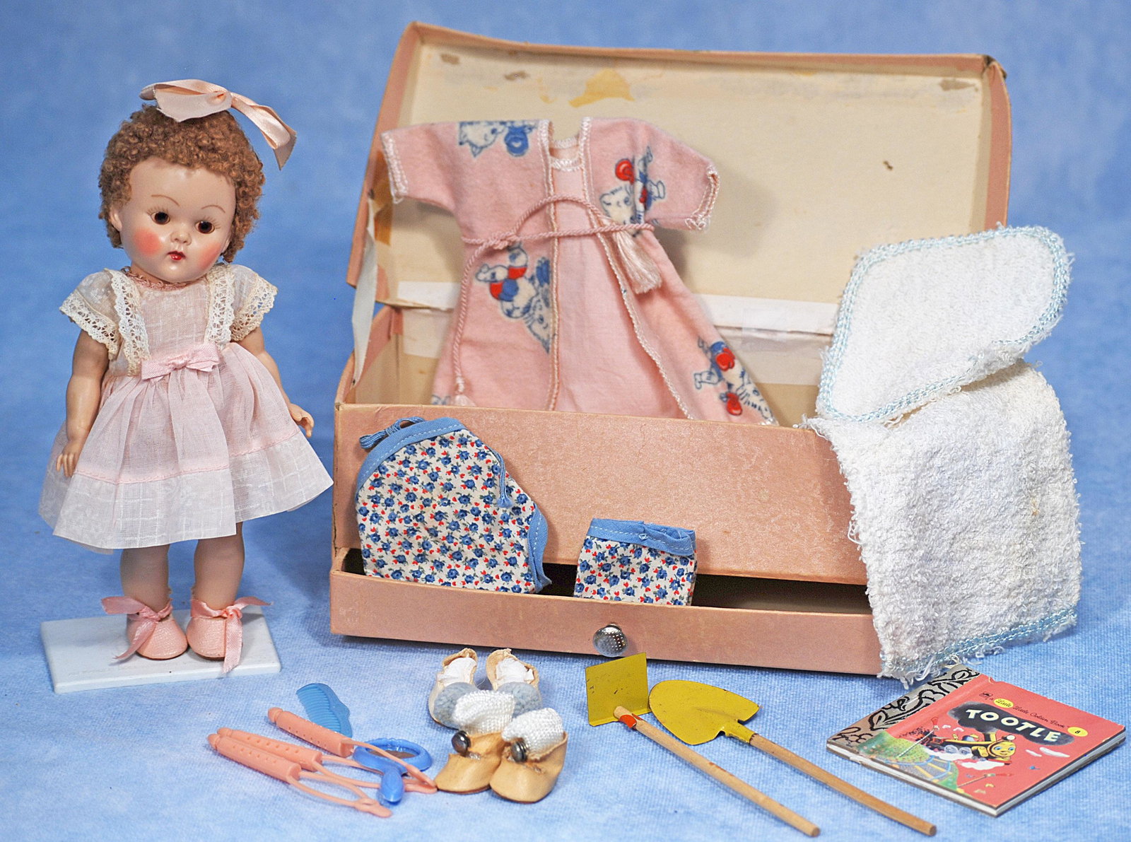 VOGUE GINNY WITH CARDBOARD TRUNK AND ACCESSORIES (1 of 1)