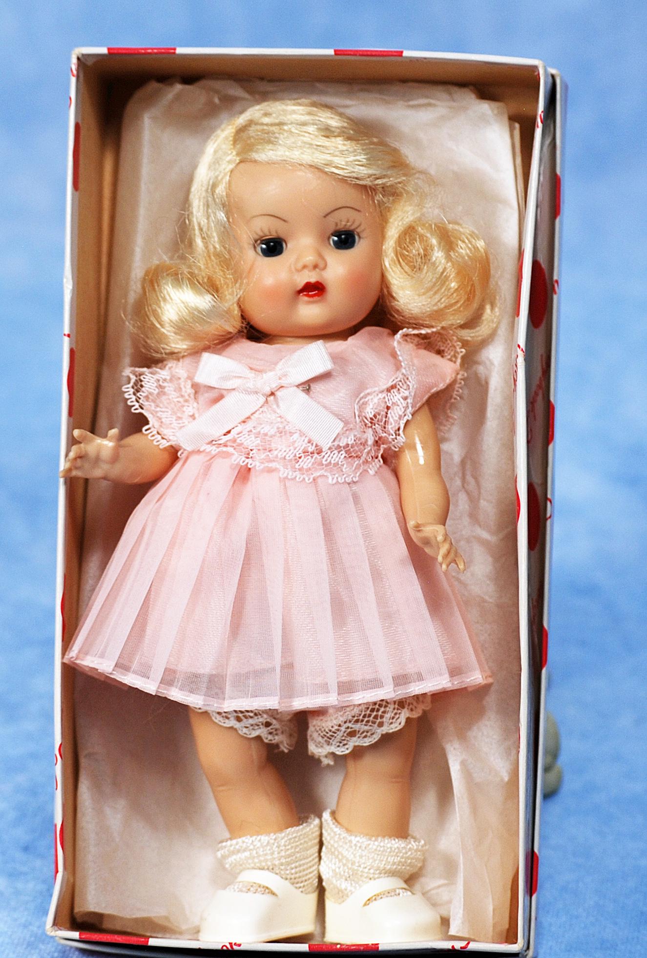 MUFFIE BY NANCY ANN  STORYBOOK DOLLS (1 of 1)