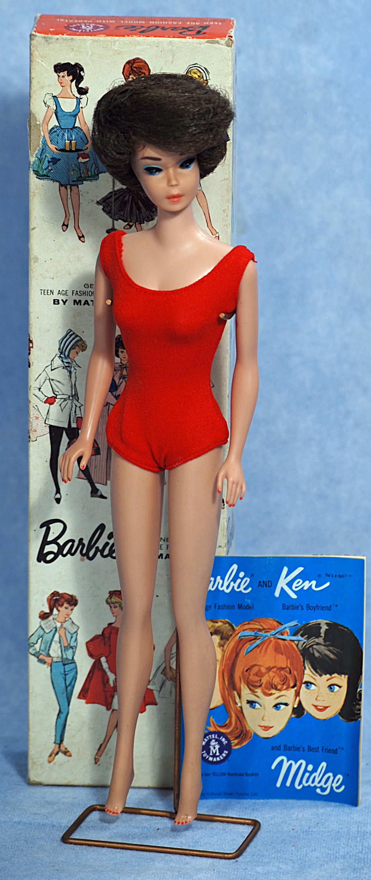 BRUNETTE BUBBLE-CUT BARBIE IN ORIGINAL BOX (1 of 1)