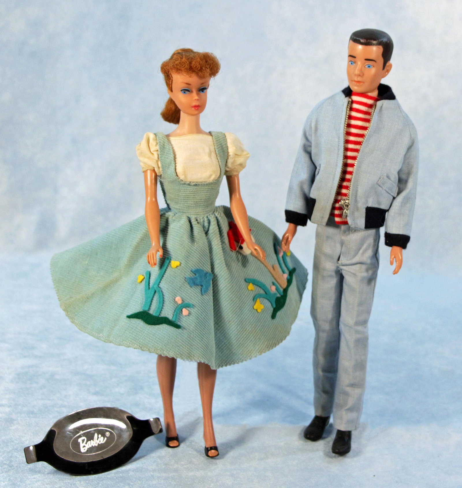 TITIAN PONYTAIL BARBIE AND BROWN HAIR KEN. (1 of 1)