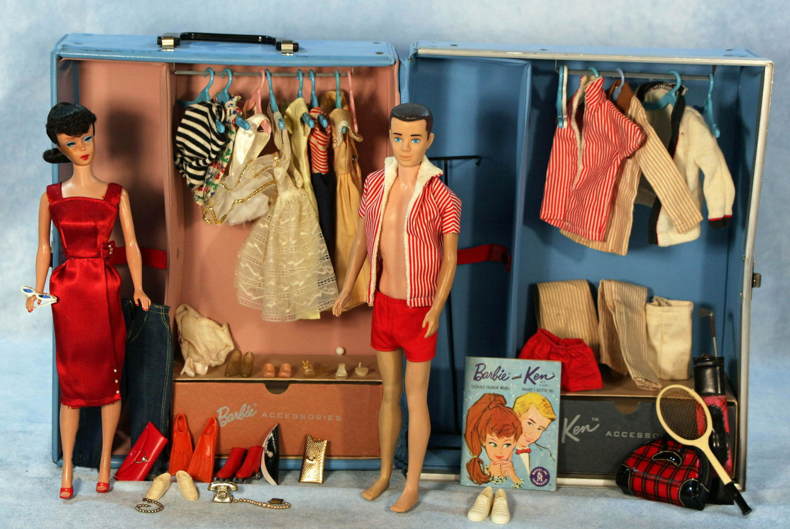 BARBIE AND KEN WITH CARRY CASE TRUNK AND WARDROBE (1 of 2)