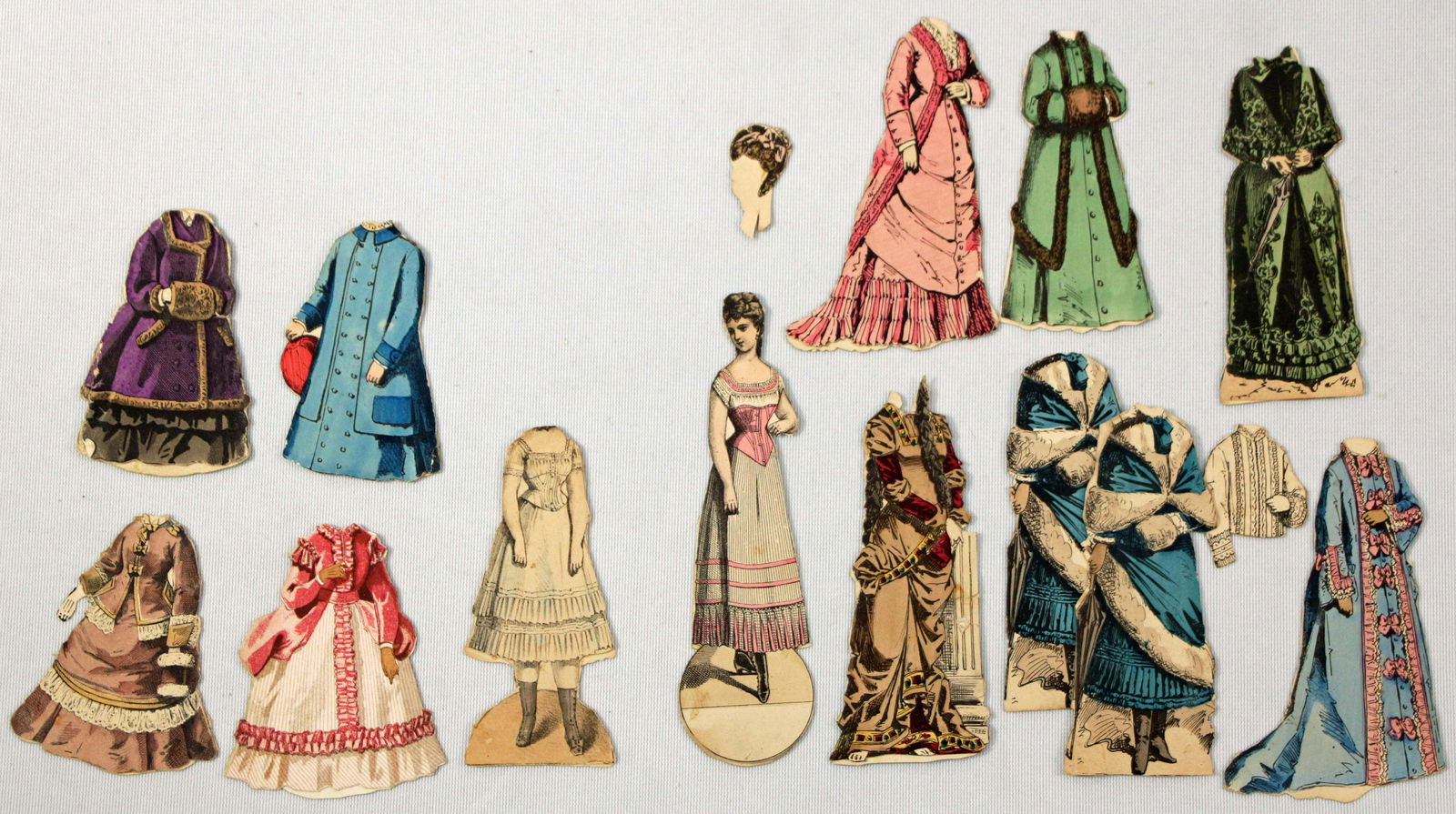 TWO "LA POUPEE MODELE" FRENCH PAPER DOLLS (1 of 2)