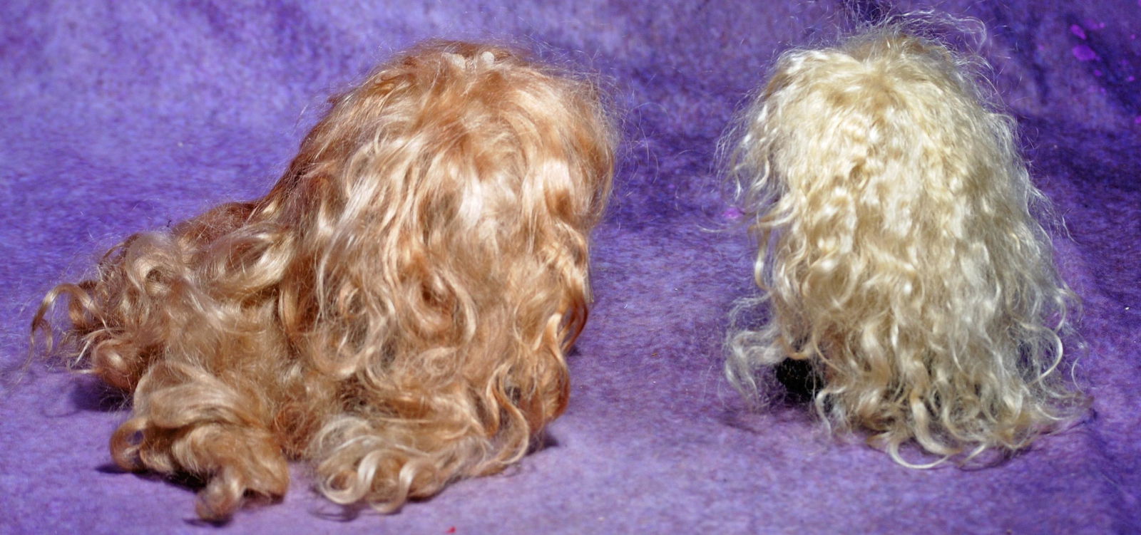 ANTIQUE BLONDE MOHAIR DOLL WIG & WENDY FEIDT WIG.   Antique wig is blonde mohair with bangs and (1 of 1)