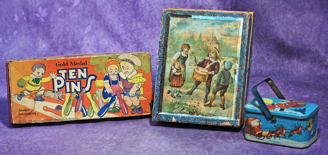 WOODEN PUZZLE BLOCKS , SANTA CLAUS TIN LUNCH PAIL,  BOXED TEN-PINS SET. (1 of 1)
