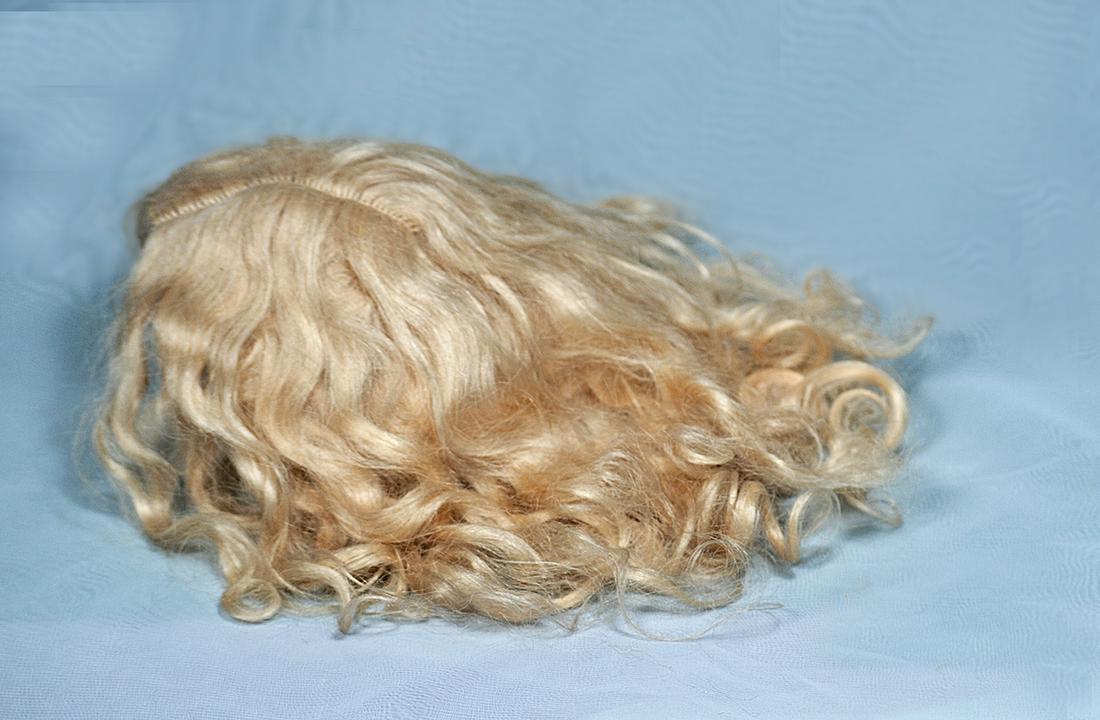 ANTIQUE BLONDE MOHAIR DOLL WIG.  Pale blonde mohair wig has center seam part with soft waves and (1 of 1)
