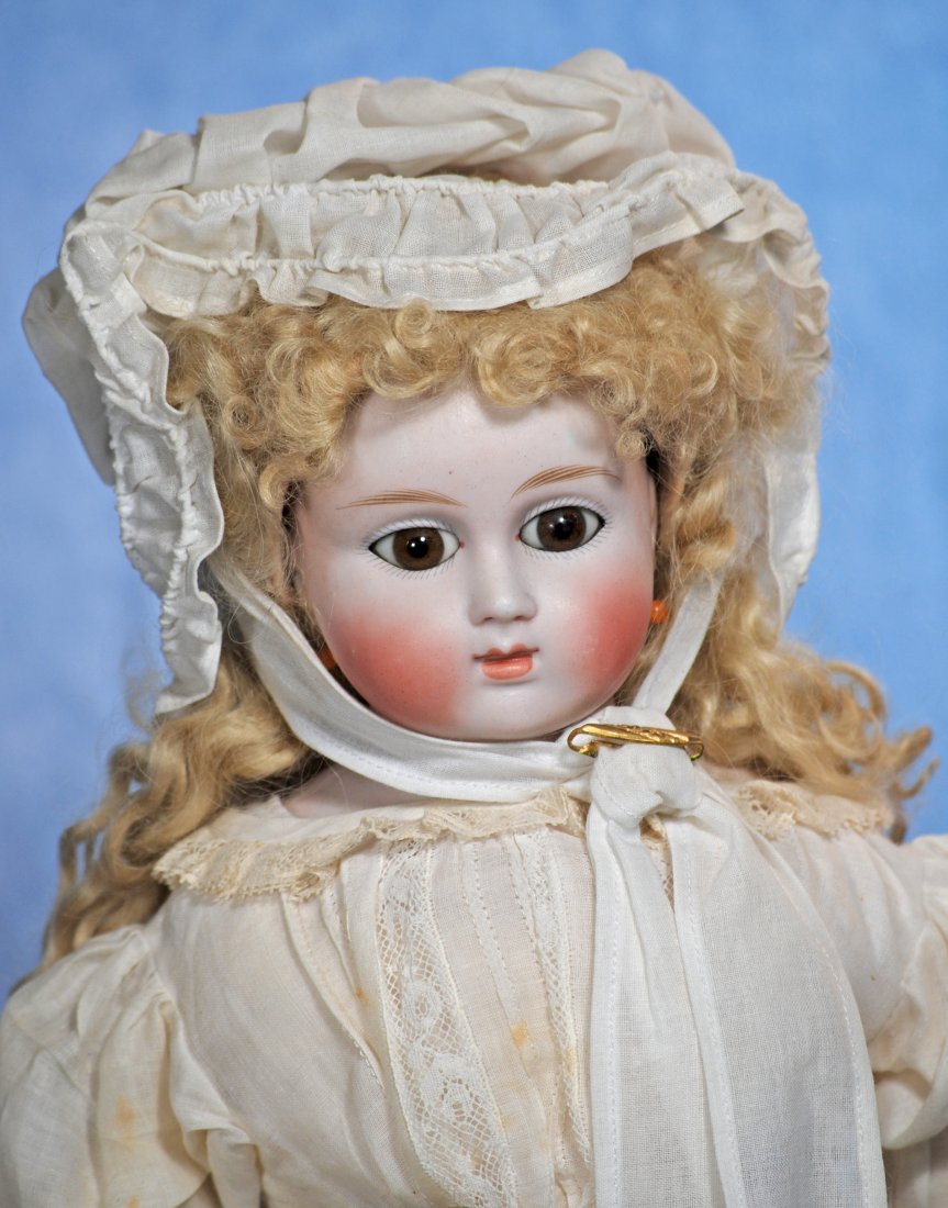 BEAUTIFUL CLOSED MOUTH GERMAN BISQUE DOLL (1 of 2)