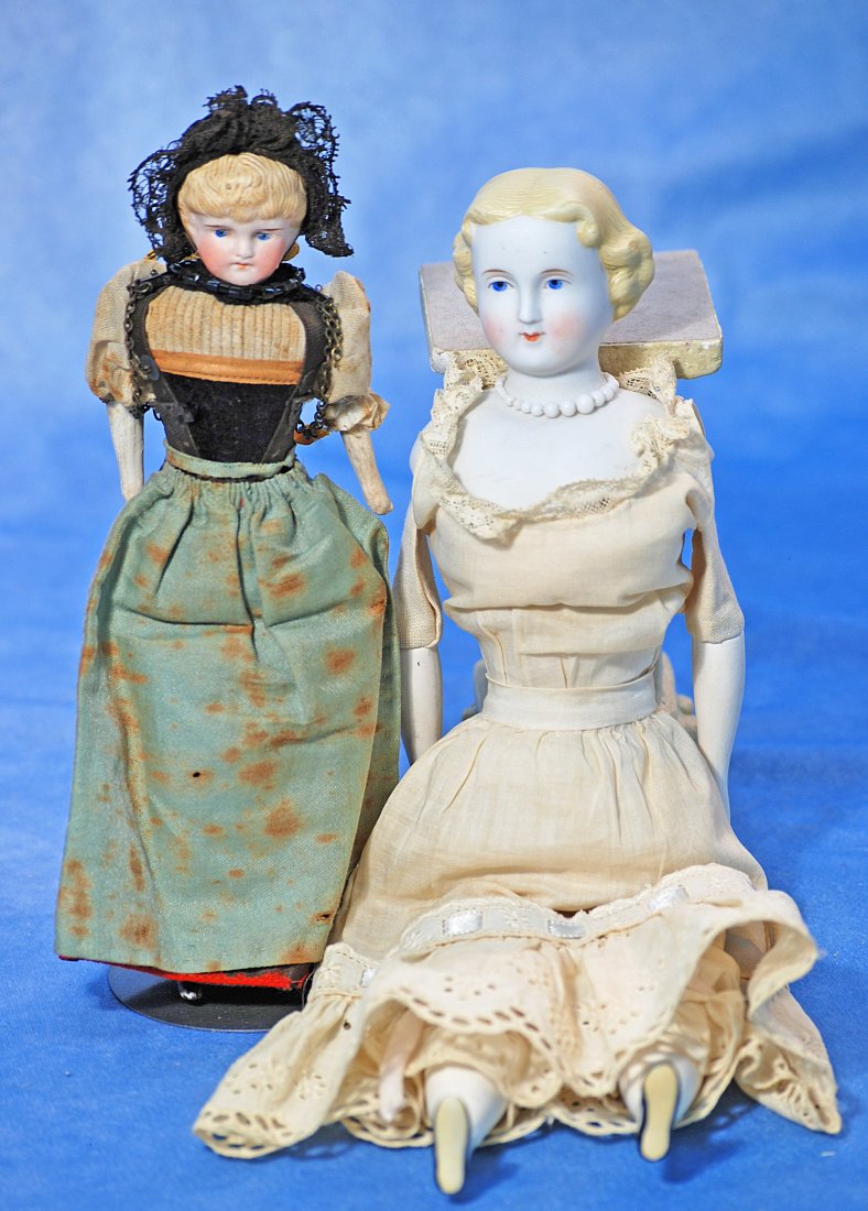 TWO GERMAN BISQUE DOLLS WITH SCULPTED HAIR. (1 of 1)