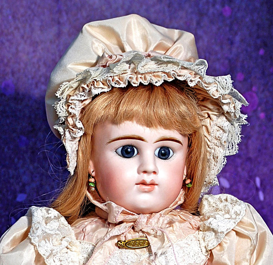 PRETTY FRENCH BISQUE â€œE.D. BEBE” BY DENAMUR. (1 of 3)