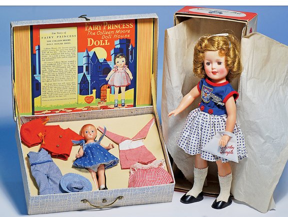 IDEAL SHIRLEY TEMPLE 1957 DOLL, MINT-IN-BOX. Mark: IDEAL SHIRLEY TEMPLE 1957 DOLL, MINT-IN-BOX. Marks: Ideal Doll, ST-12. 12”. Vinyl socket head, five-piece hard vinyl jointed body, sleep eyes, open mouth, rooted blonde synthetic wig, blue cotton sl