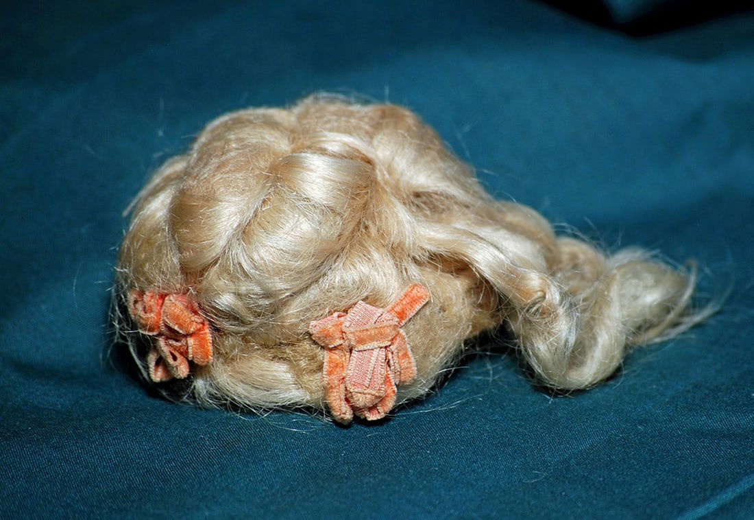 ANTIQUE DOLL WIG AND PATE FOR FASHION DOLLS.  Pale blonde mohair wig arranged in original coiffure (1 of 1)