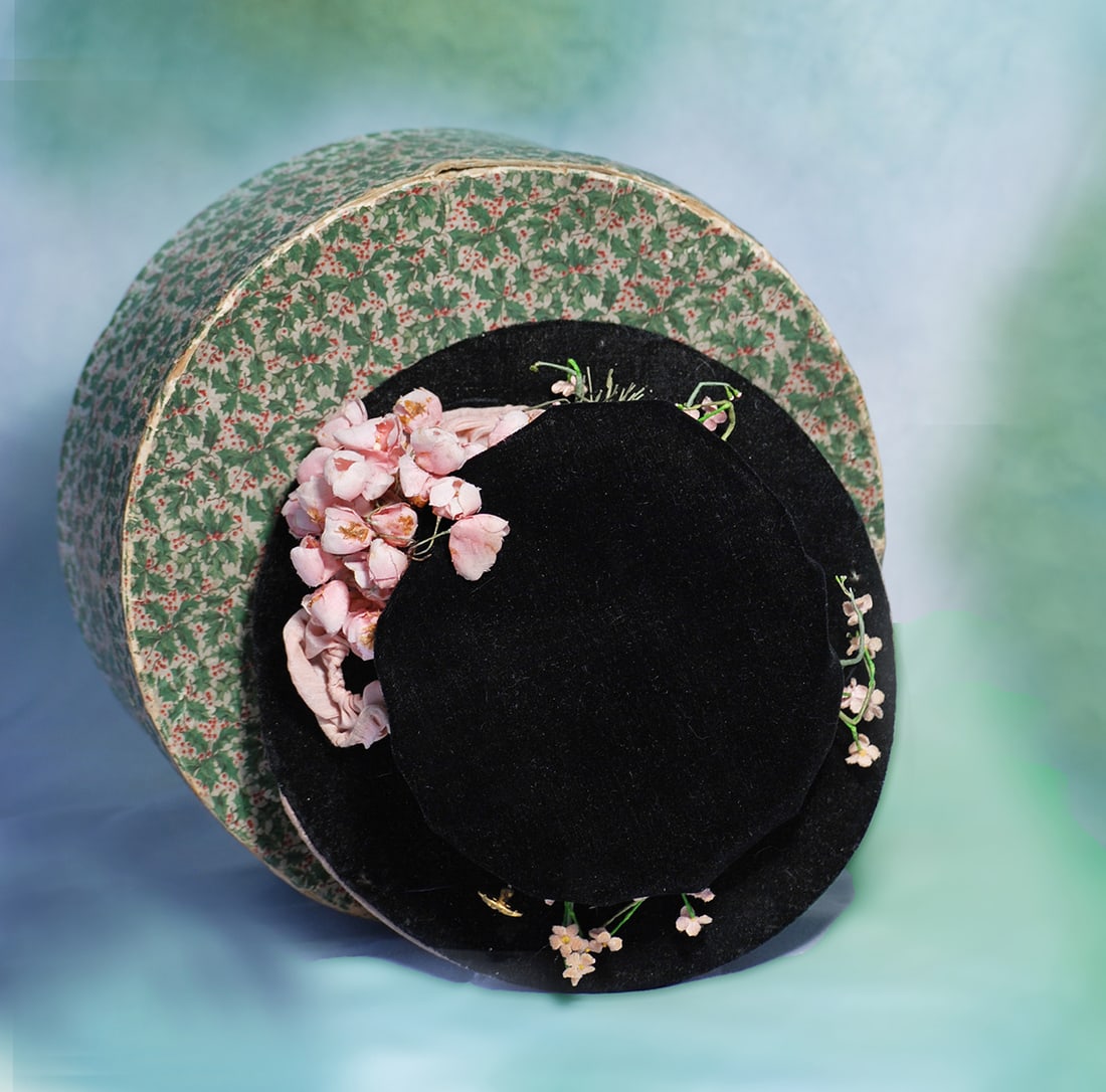 VELVET AND SILK DOLL BONNET IN HAT BOX.  Black velvet bonnet with 2 ½” pleated pink silk (1 of 1)
