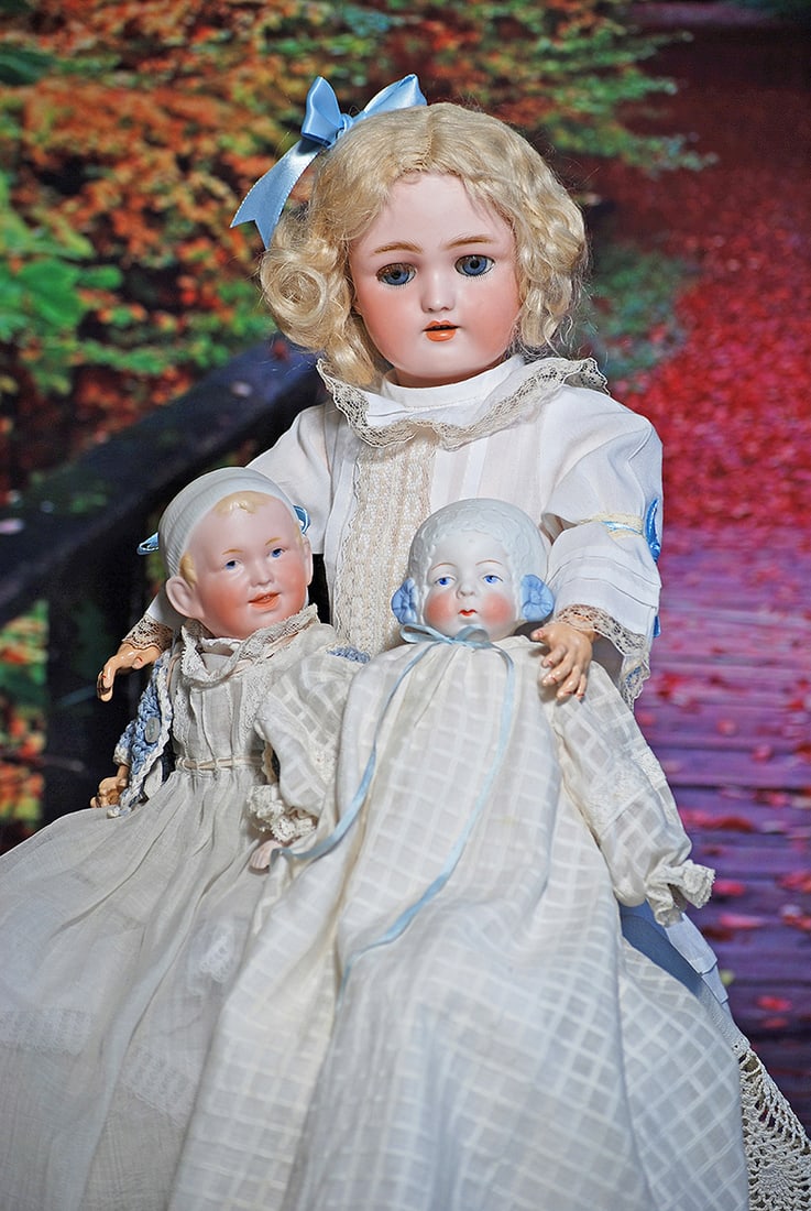 GERMAN BISQUE CHILD " DAISY" BY HANDWERCK: GERMAN BISQUE DOLL KNOWN AS "DAISY" BY HANDWERCK. 18”. Marks: Heinrich Handwerck/Simon and Halbig. Bisque socket head, blue sleep eyes, painted lower lashes, applied upper lashes, pierced ears,