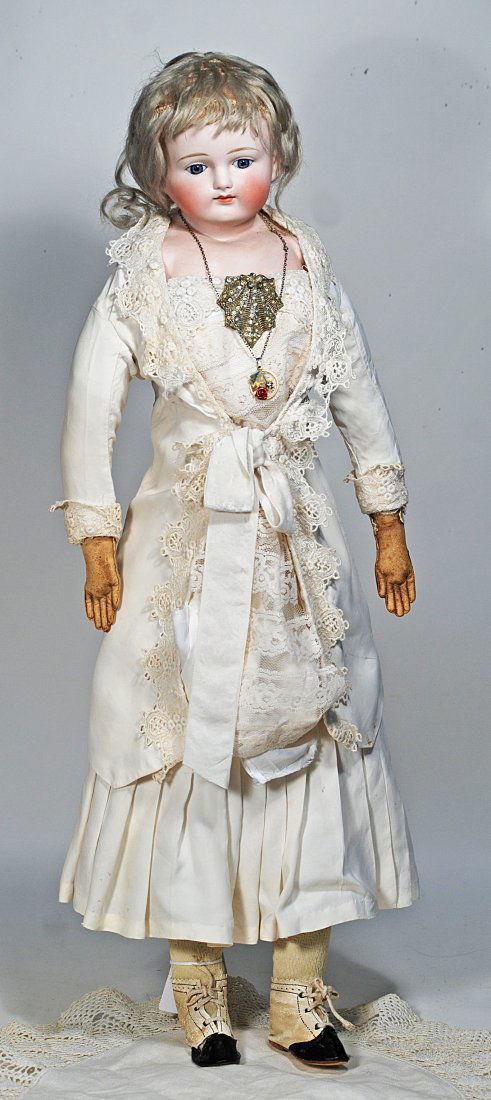 GERMAN BISQUE CLOSED MOUTH DOLL BY ALT, BECK & GOTTSCHLACK. (1 of 2)