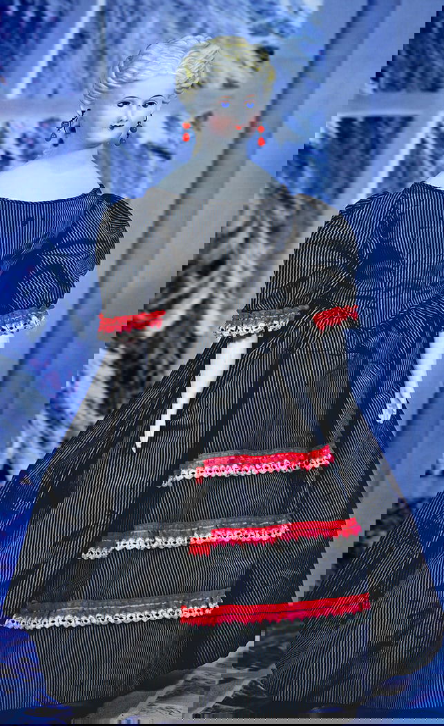 LOVELY GERMAN BISQUE LADY WITH SCULPTED COIFFURE   17” (1 of 3)