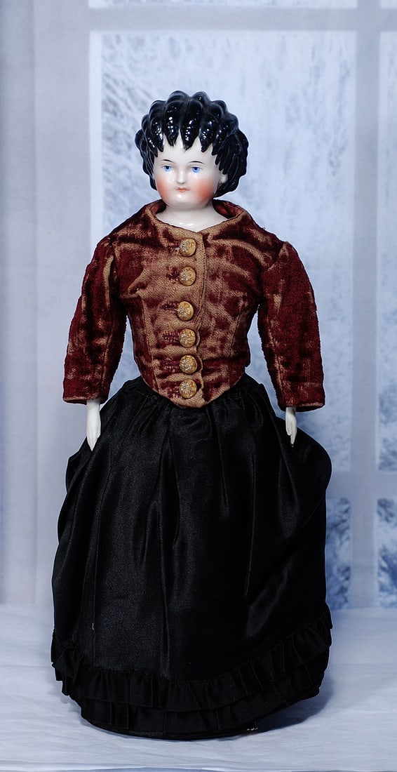 GERMAN PORCELAIN LADY WITH SPILL CURL COIFFURE   13” (1 of 1)