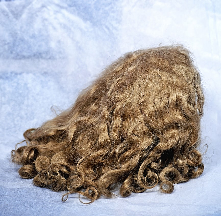 ANTIQUE MOHAIR DOLL WIG   Silky light brown mohair wig with sidepart with softwaves and curls (1 of 1)