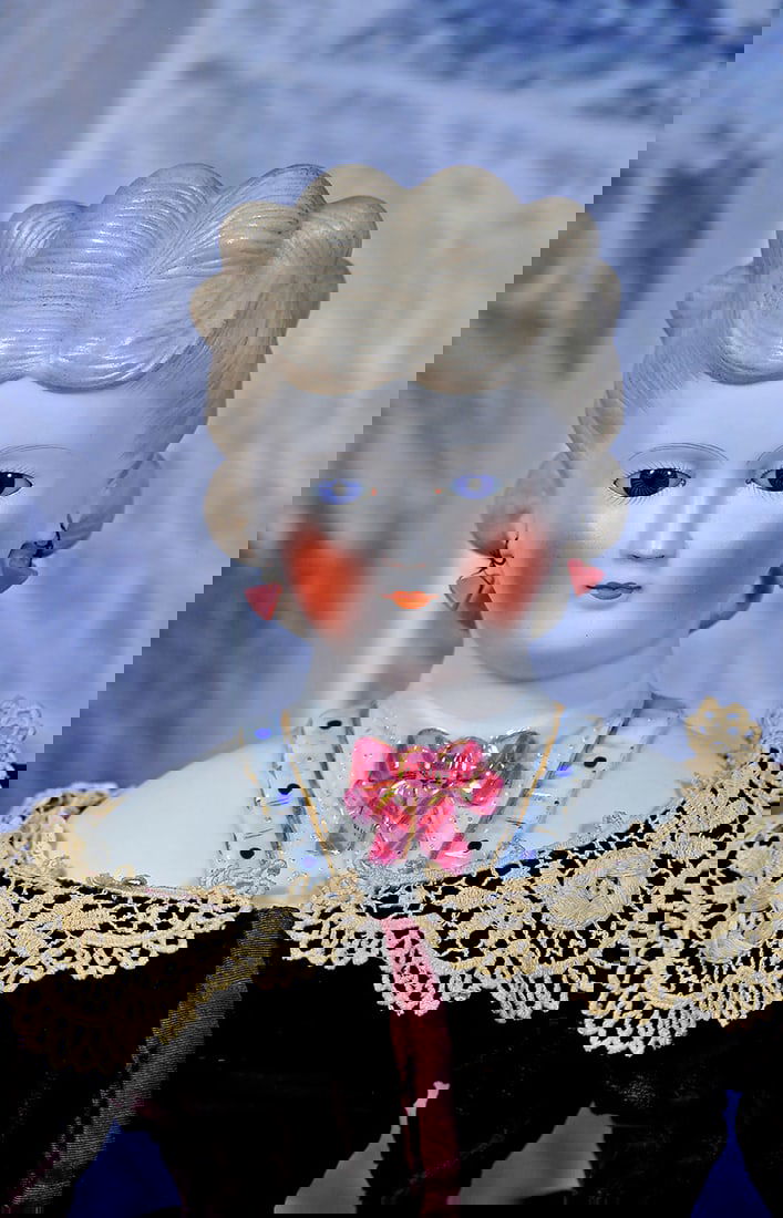 GERMAN BISQUE LADY WITH SCULPTED BODICE AND GLASS EYES   20” (1 of 2)