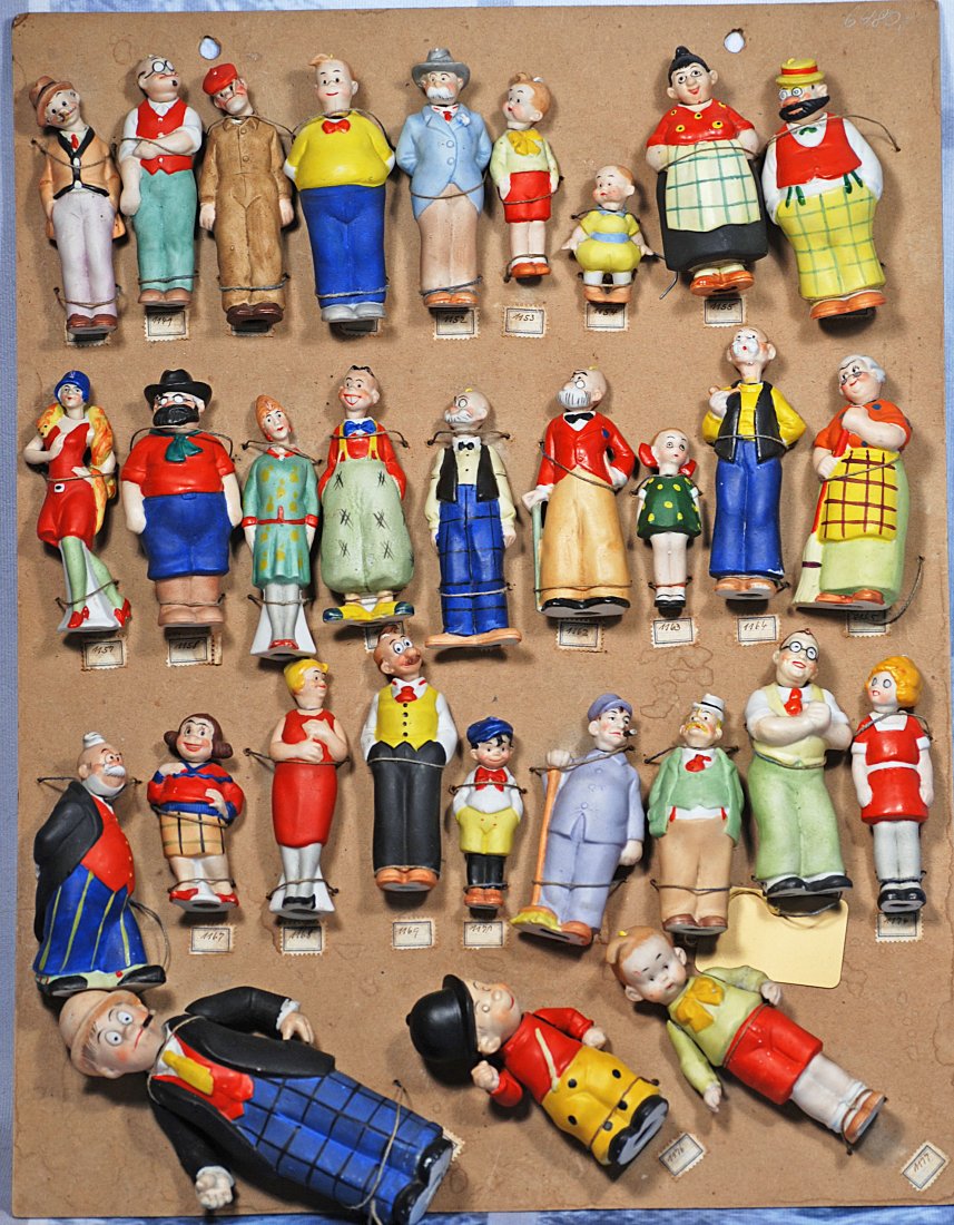 RARE GERMAN HERTWIG CO. SAMPLE CARD OF 30 ALL-BISQUE CHARACTERS. (1 of 1)