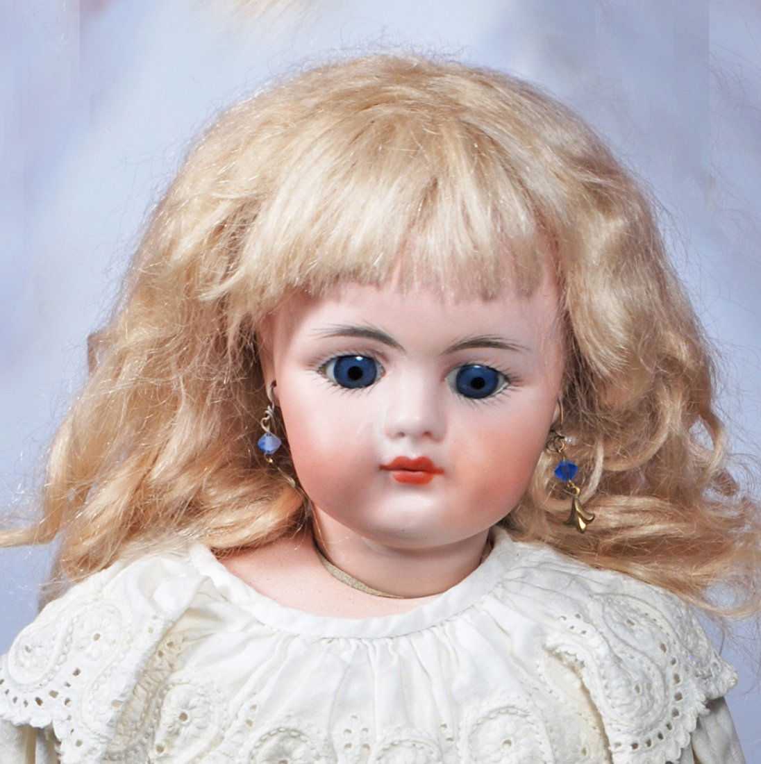 GERMAN BISQUE CLOSED MOUTH DOLL BY SIMON AND HALBIG. (1 of 2)