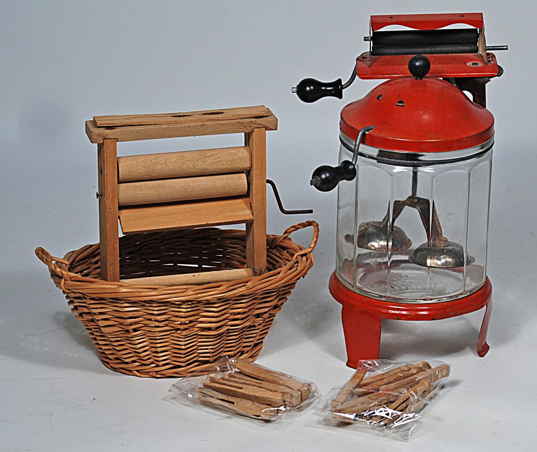 WOLVERINE CHILD’S WASHING MACHINE AND WASH DAY ACCESSORIES. (1 of 1)