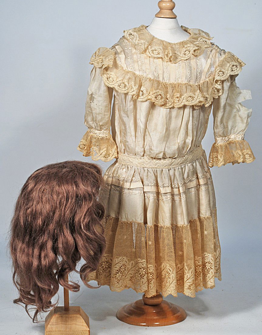 DOLL DRESS AND WIG. (1 of 1)