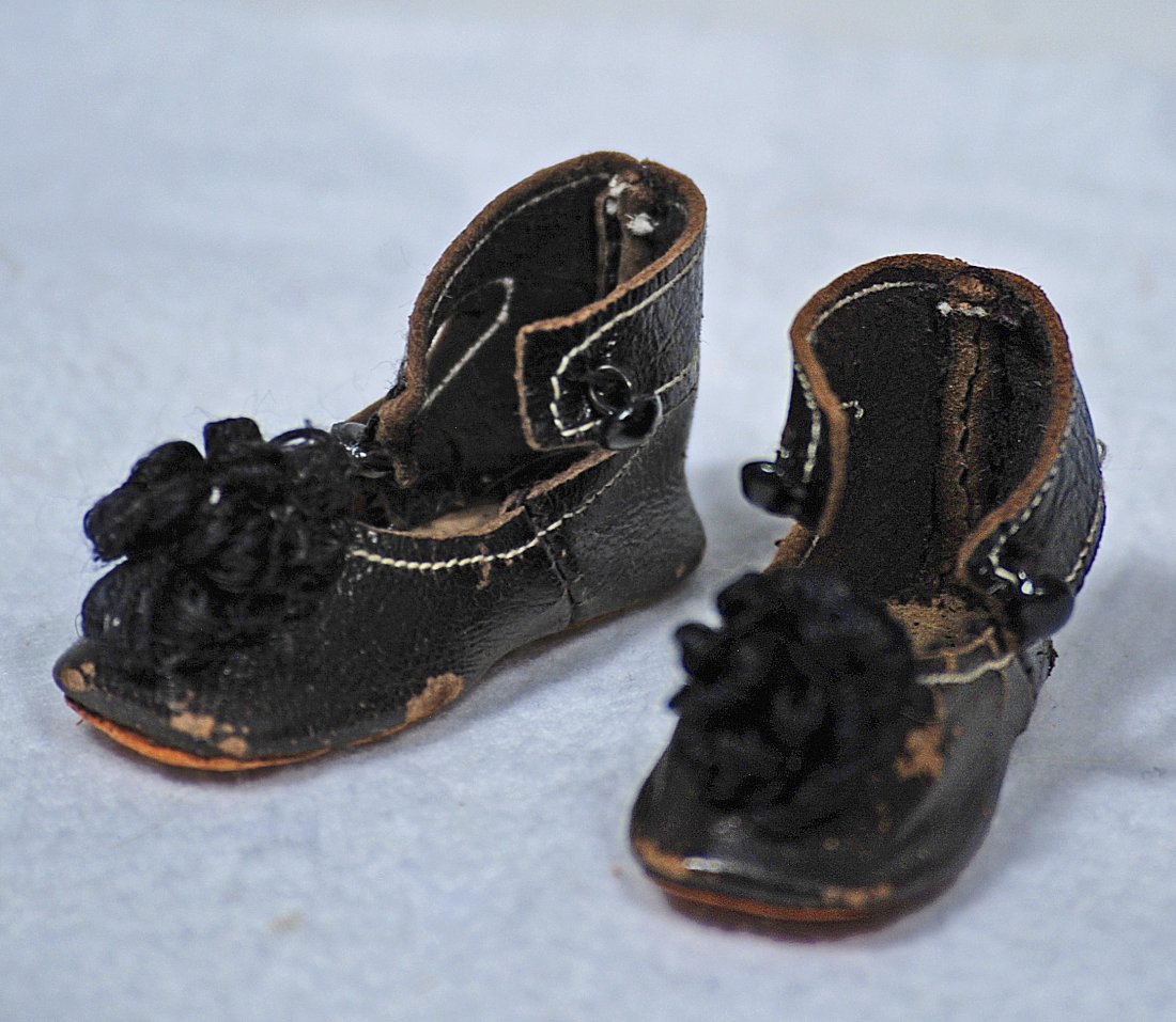 ANTIQUE BLACK LEATHER DOLL SHOES (1 of 1)