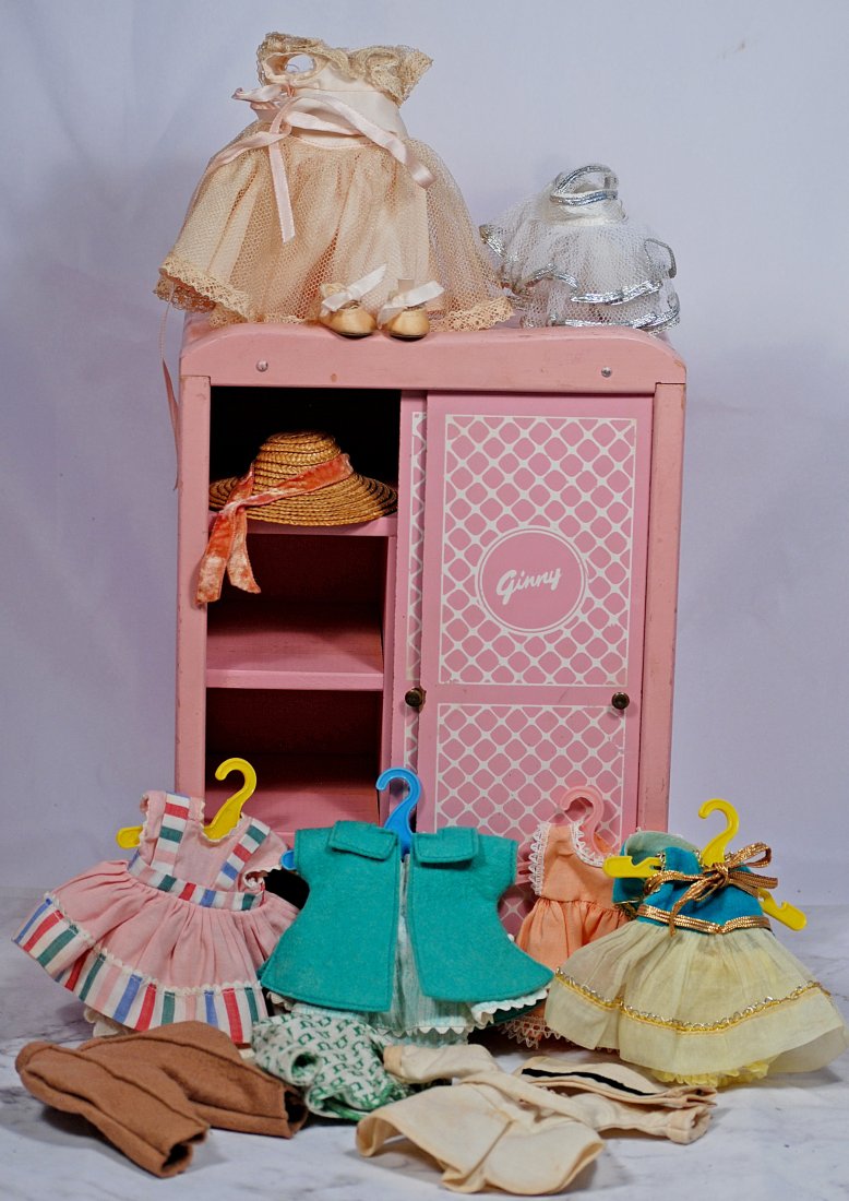 VOGUE GINNY WARDROBE CLOSET WITH COSTUMES (1 of 2)