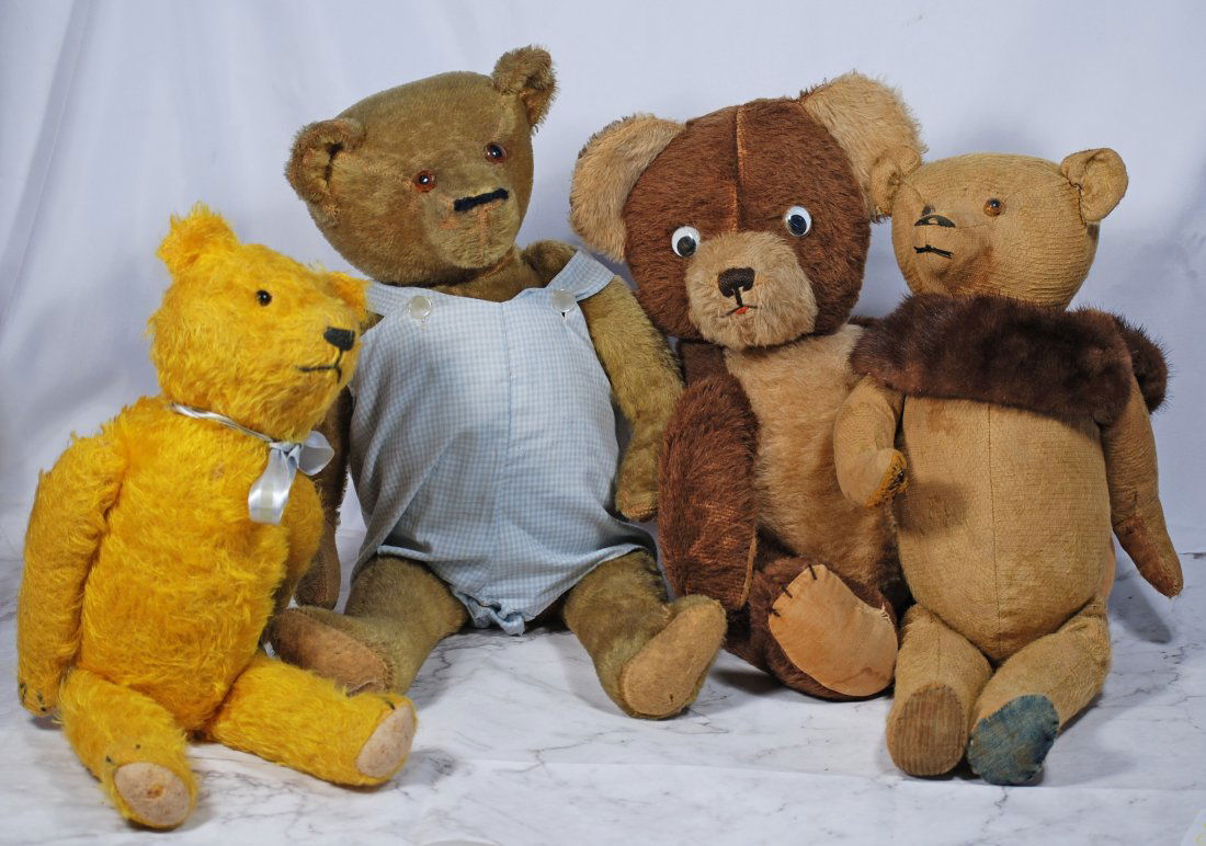 LOT OF FOUR OLD TEDDY BEARS. (1 of 1)
