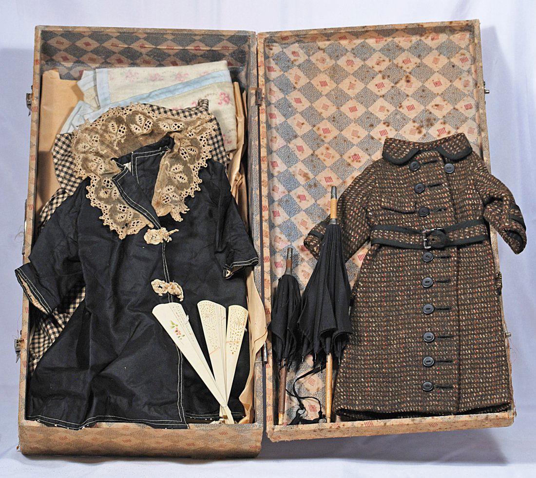 ANTIQUE DOLL TRUNK WITH COSTUMES. (1 of 2)