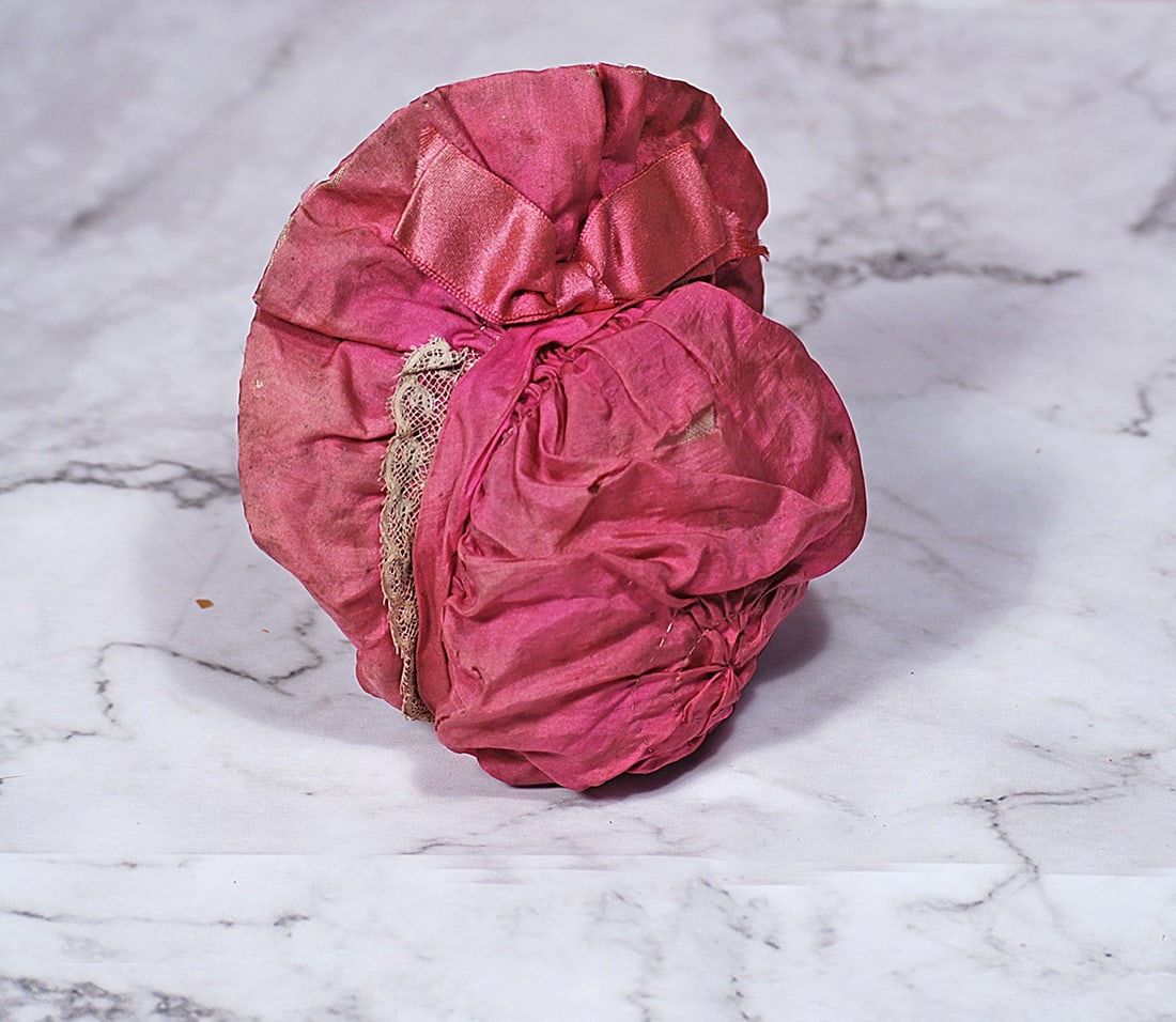ANTIQUE SILK DOLL BONNET (1 of 1)