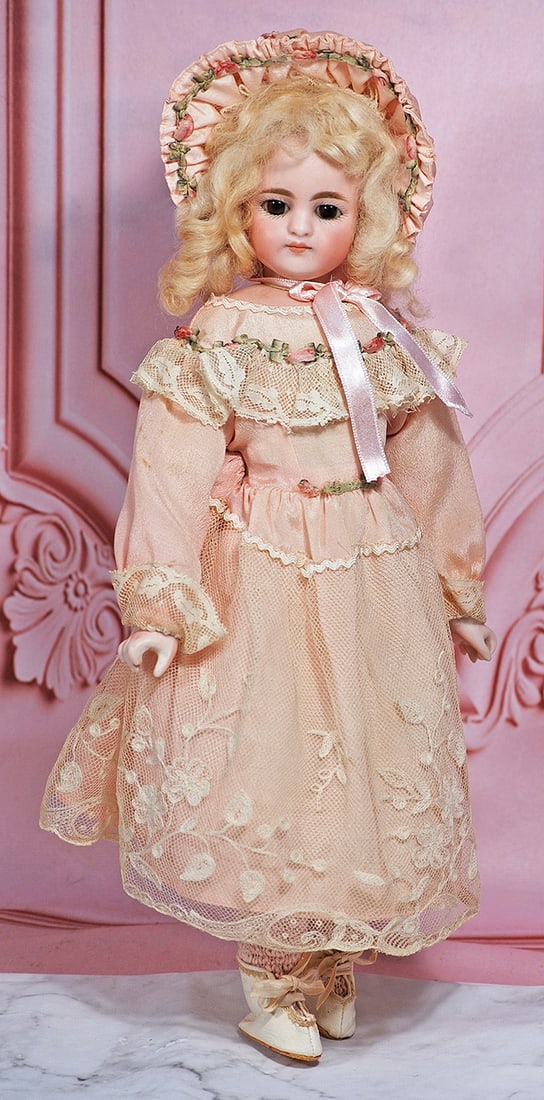 PETITE GERMAN BISQUE CLOSED-MOUTH DOLL, 905, BY SIMON AND HALBIG (1 of 2)