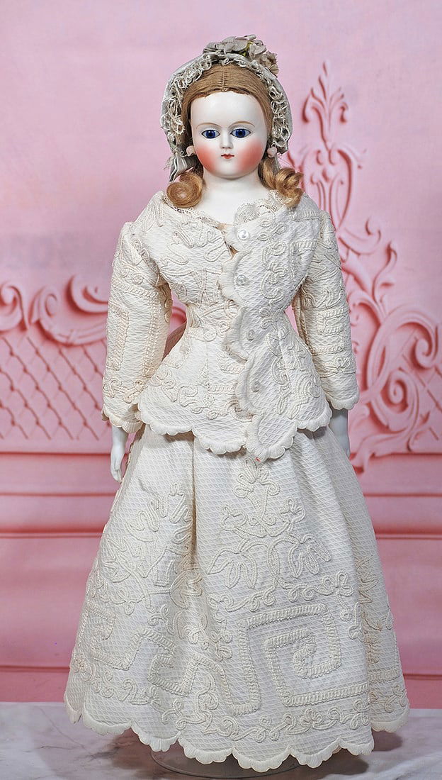 GERMAN BISQUE FASHION LADY, MYSTERY MAKER (1 of 2)