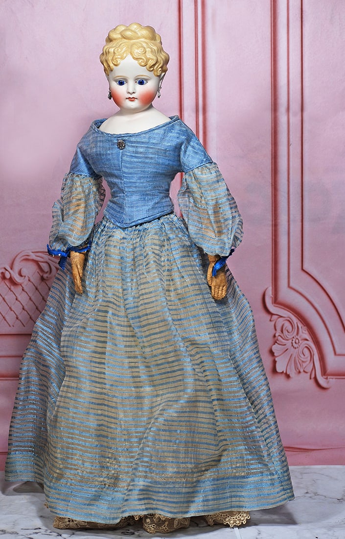 BEAUTIFUL GLASS-EYED BISQUE LADY WITH SCULPTED COIFFURE (1 of 2)