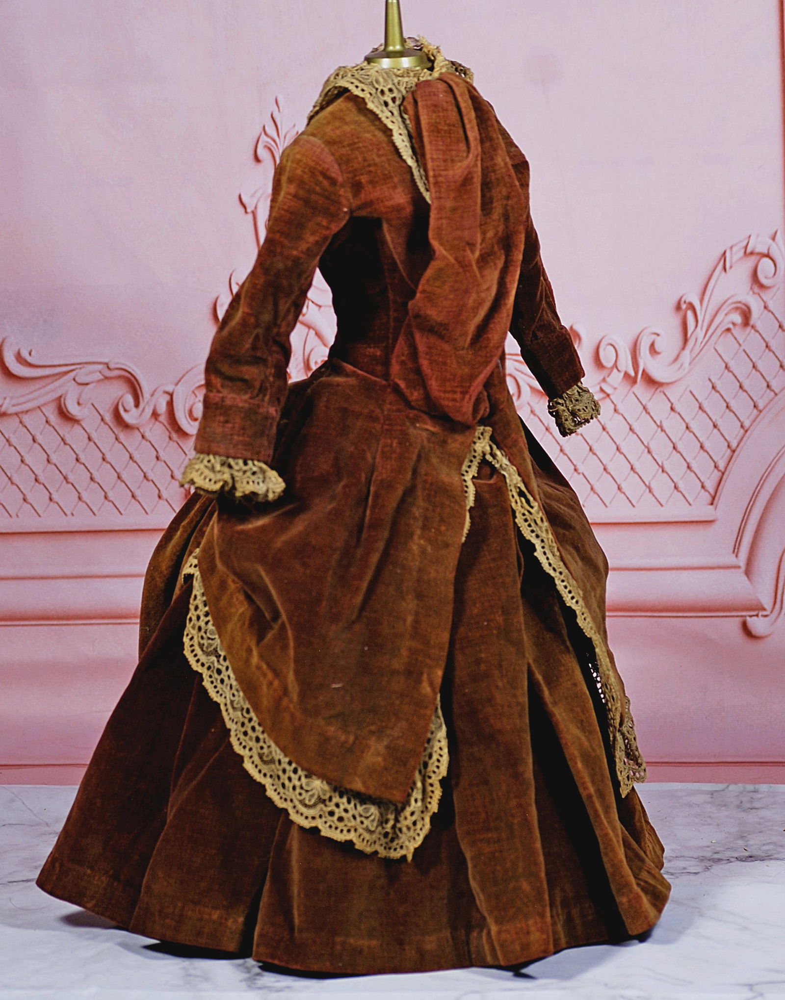 ANTIQUE FASHION GOWN (1 of 1)