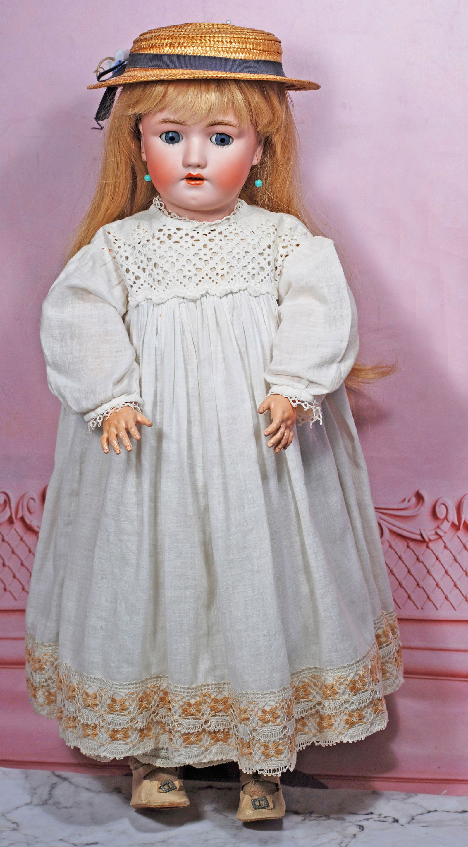 GERMAN BISQUE CHILD BY HANDWERCK: 22” Marks: Heinrich Handwerck/Simon & Halbig Bisque socket head, blue sleep eyes, painted lashes, feathered brows, pierced ears, open mouth, accented lips, upper teeth, blonde human hair wig, compos