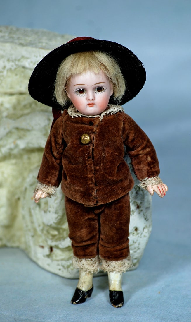 TINY GERMAN BISQUE CLOSED-MOUTH DOLL BY KAMMER AND REINHARDT (1 of 1)