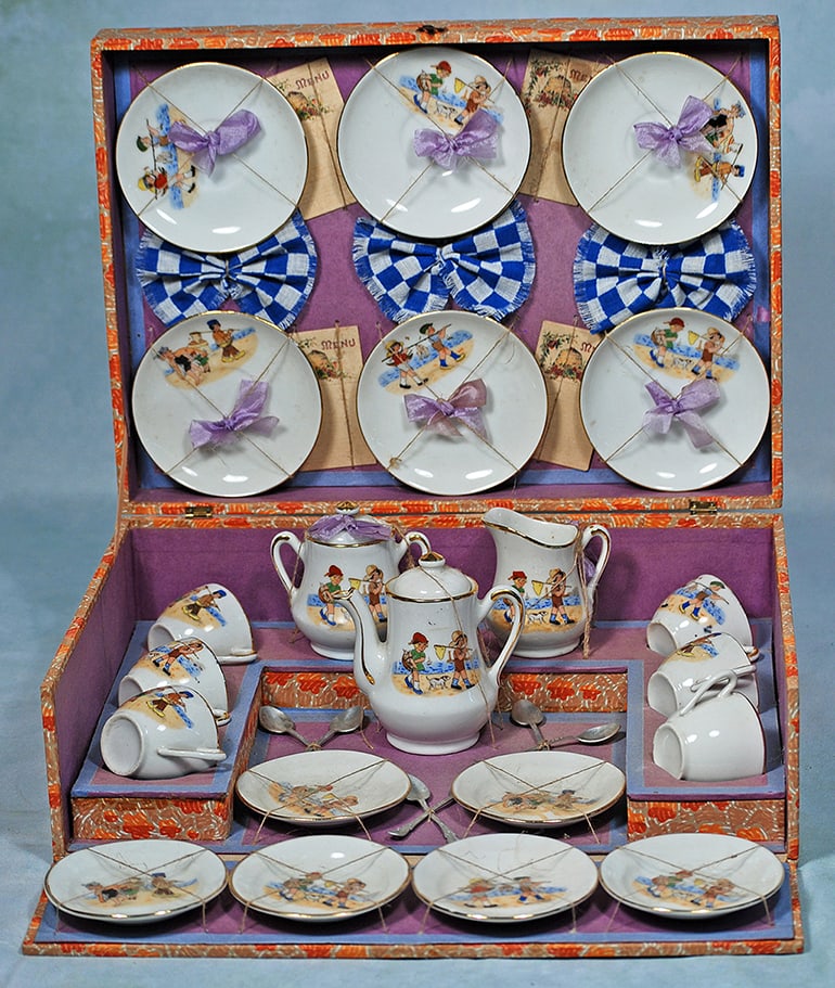 FRENCH PORCELAIN TEA SERVICE IN FITTED PRESENTATION BOX (1 of 2)