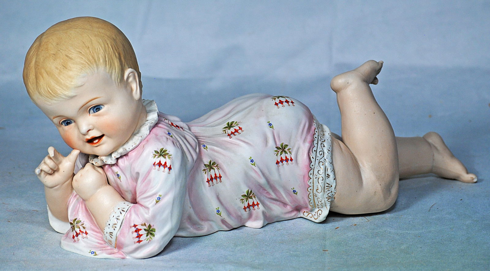 LARGE, 17”, GERMAN BISQUE PIANO BABY. (1 of 1)