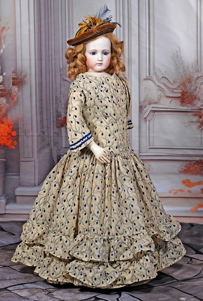 GORGEOUS FRENCH BISQUE PORTRAIT POUPEE BY PIERRE-FRANCOIS JUMEAU.: GORGEOUS FRENCH BISQUE PORTRAIT POUPEE BY PIERRE-FRANCOIS JUMEAU. 21". Marks: None. Bisque swivel head on bisque shoulderplate, inset blue paperweight eyes, dark eyeliner, painted lashes, multi-stroke