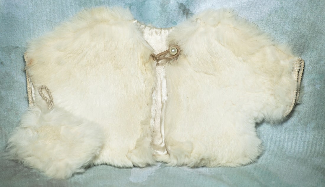 DOLLíS FUR JACKET AND MUFF. (1 of 1)