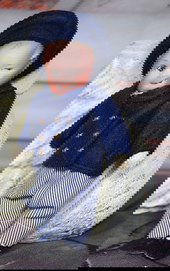 GERMAN BISQUE GOOGLY ìTHE WINKERî BY HEUBACH. (1 of 1)