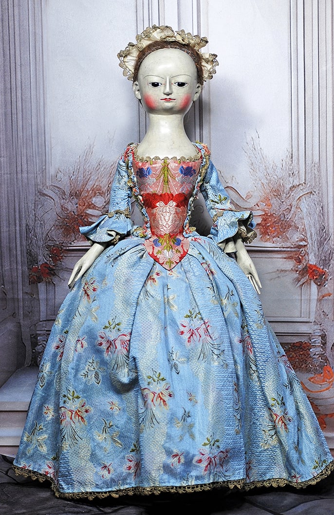 OUTSTANDING QUEEN ANNE WOODEN DOLL IN EXQUISITE GOWN BY THE OLD PRETENDERS. (1 of 2)