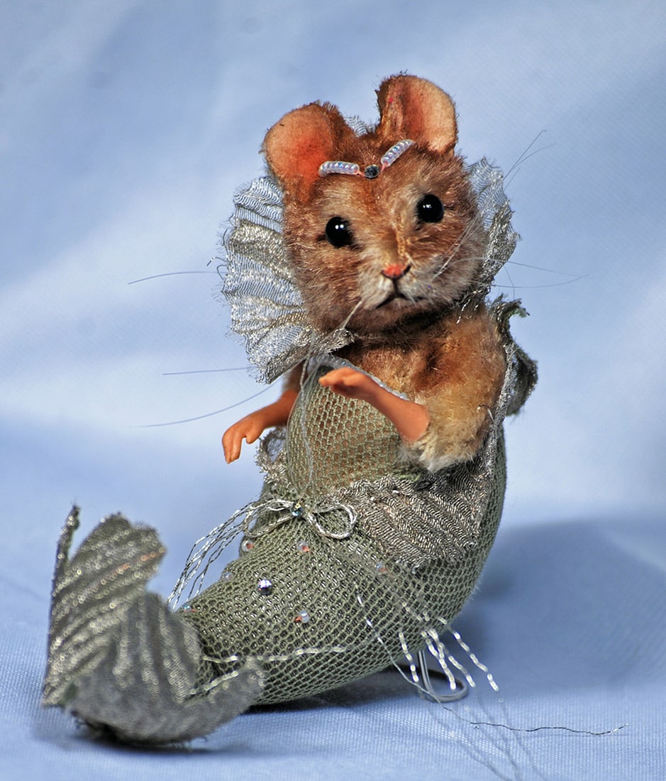 R. JOHN WRIGHT MOUSE;"LITTLE MERMAID" FROM THE FAIRY TALE MICE SERIES. (1 of 1)