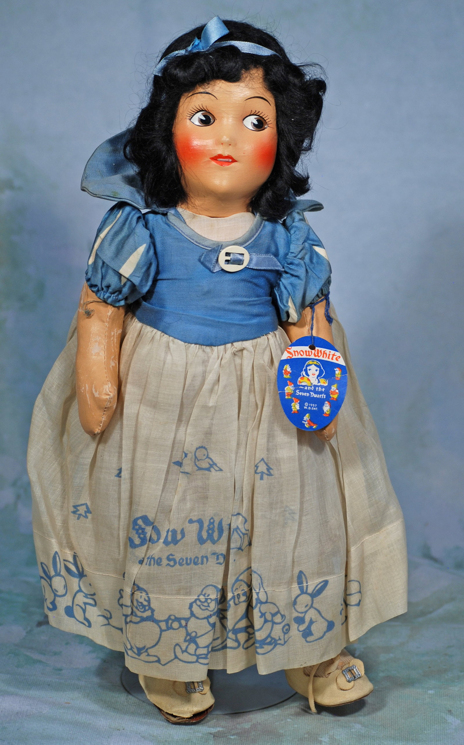 MASK-PRESSED CLOTH ìSNOW WHITEî DOLL BY IDEAL.: MASK-PRESSED CLOTH ìSNOW WHITEî DOLL BY IDEAL. 17". Mask-pressed swivel head, oil-painted face, features and arms, side-glancing brown eyes, black mohair wig, original blue rayon and white organdy d